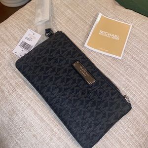 NWT - Michael Kors Jet Set Black Wristlet